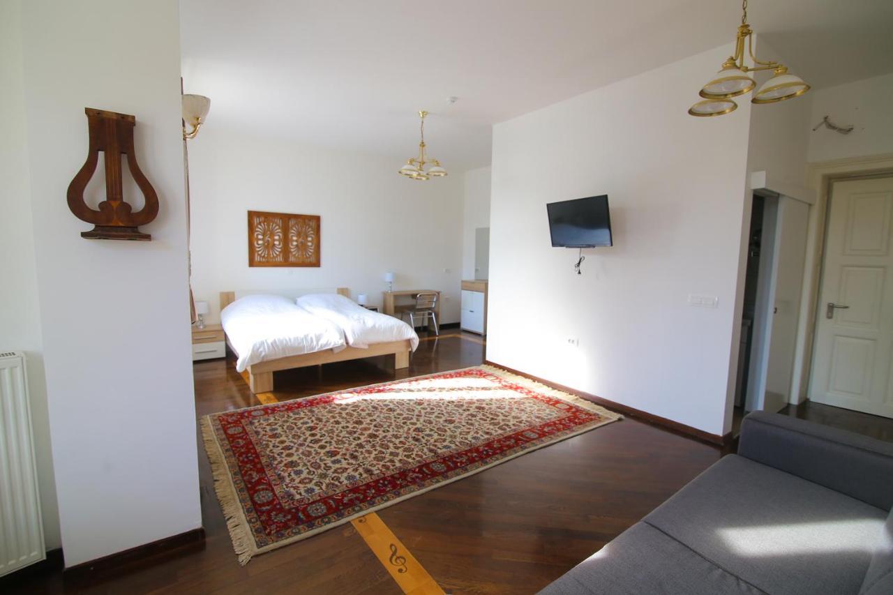 Hotel Vila Katrca Любляна Экстерьер фото
